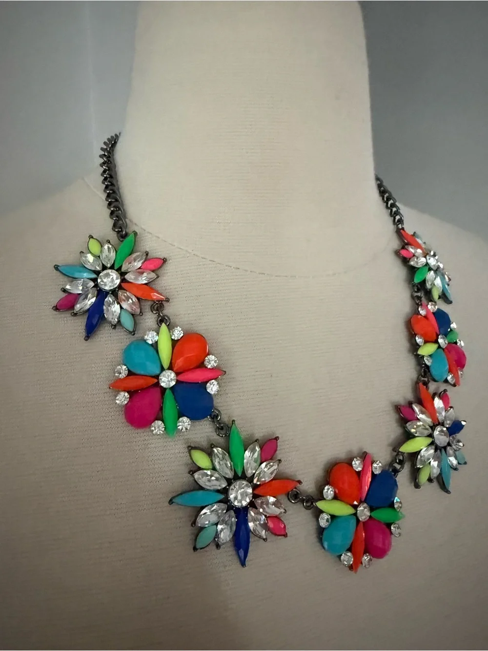 Amrita Singh neon y2k 00s bright festival rave statement necklace